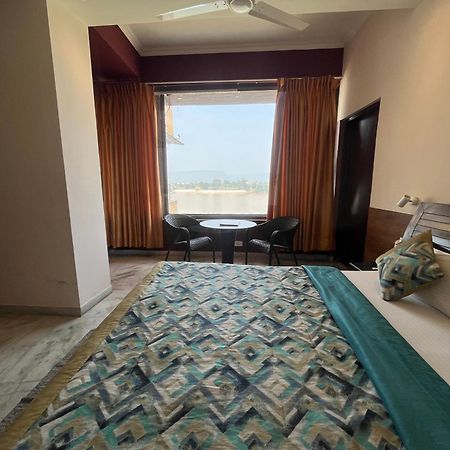 Treehouse Narmade A Riverfront Resort & Spa Narmadapuram Hoshangabad Dış mekan fotoğraf