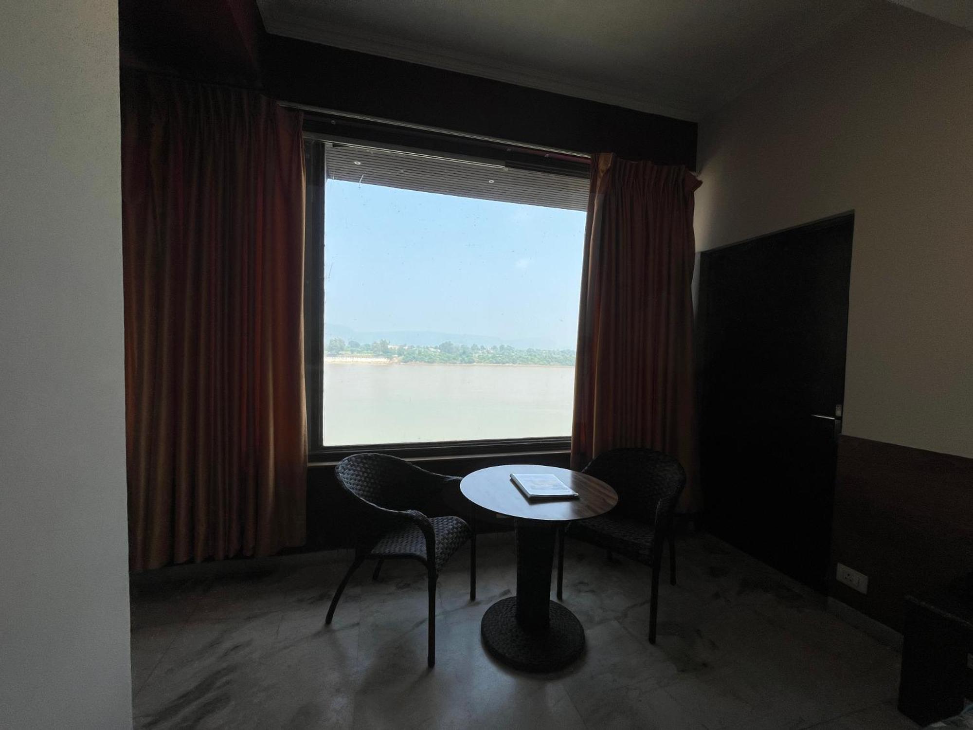 Treehouse Narmade A Riverfront Resort & Spa Narmadapuram Hoshangabad Dış mekan fotoğraf